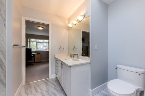 449 16Th Street E, North Vancouver, BC 