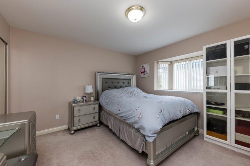 449 16Th Street E, North Vancouver, BC 