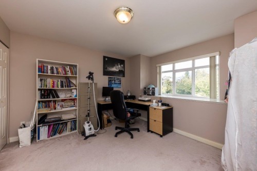 449 16Th Street E, North Vancouver, BC 