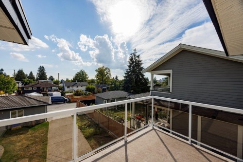 449 16Th Street E, North Vancouver, BC 