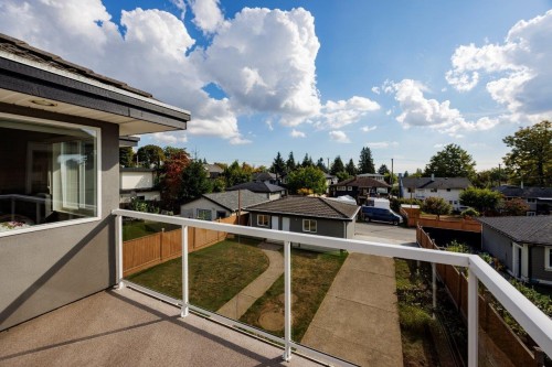 449 16Th Street E, North Vancouver, BC 