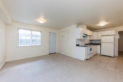 449 16Th Street E, North Vancouver, BC 
