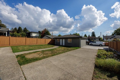 449 16Th Street E, North Vancouver, BC 