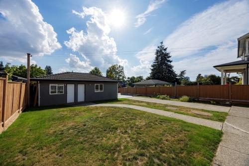 449 16Th Street E, North Vancouver, BC 