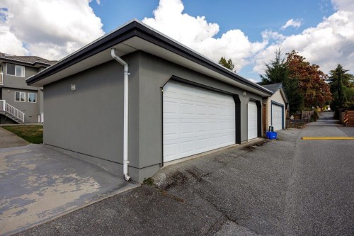449 16Th Street E, North Vancouver, BC 