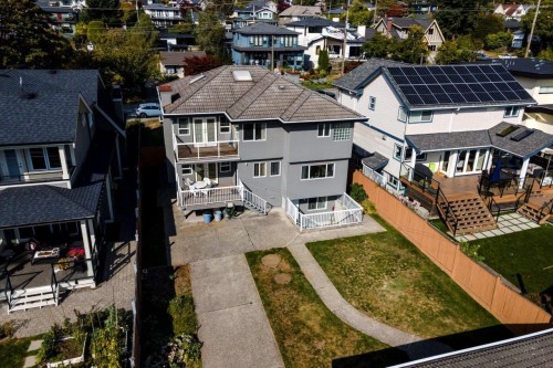 449 16Th Street E, North Vancouver, BC 
