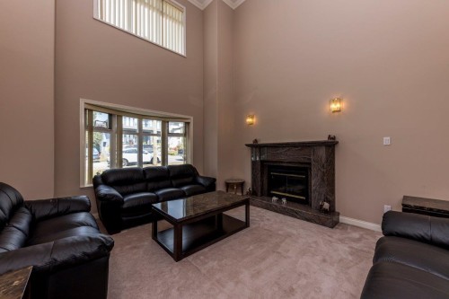 449 16Th Street E, North Vancouver, BC 