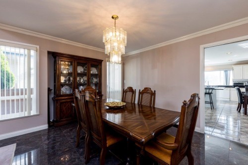 449 16Th Street E, North Vancouver, BC 