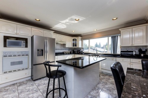 449 16Th Street E, North Vancouver, BC 