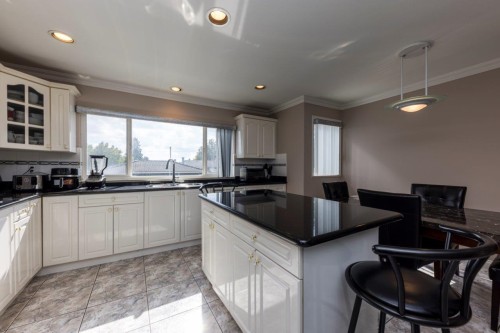 449 16Th Street E, North Vancouver, BC 
