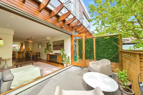 2222 Caledonia Avenue, North Vancouver, BC 