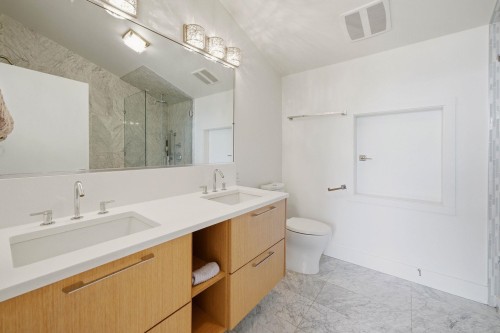 2222 Caledonia Avenue, North Vancouver, BC 