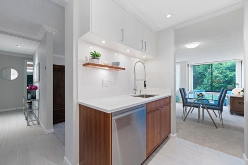 305-4101 Yew Street, Vancouver, BC 
