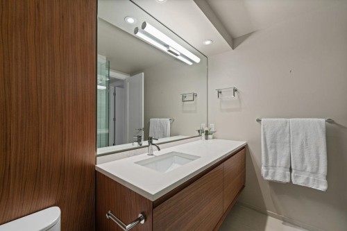 305-4101 Yew Street, Vancouver, BC 