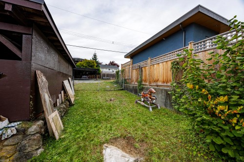 446 16Th Street E, North Vancouver, BC 