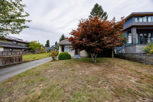 446 16Th Street E, North Vancouver, BC 