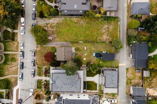 446 16Th Street E, North Vancouver, BC 