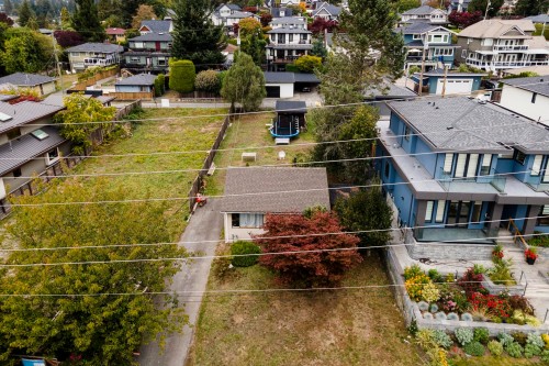 446 16Th Street E, North Vancouver, BC 