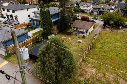 446 16Th Street E, North Vancouver, BC 