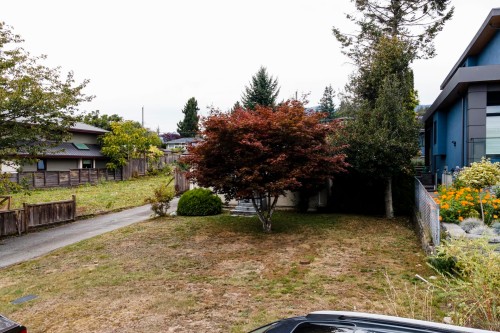 446 16Th Street E, North Vancouver, BC 