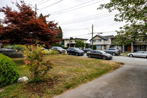 446 16Th Street E, North Vancouver, BC 