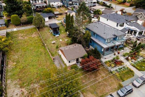 446 16Th Street E, North Vancouver, BC 