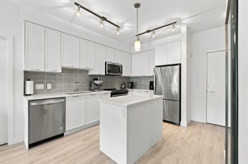 411-828 Gauthier Avenue, Coquitlam, BC 