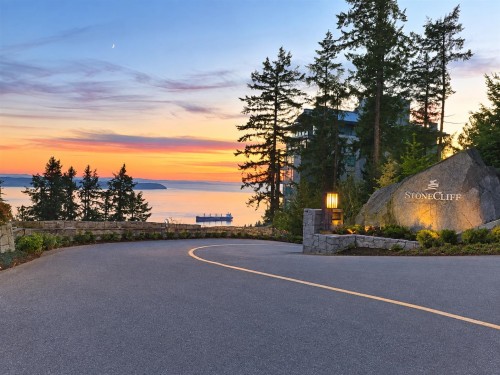 801-3335 Cypress Place, West Vancouver, BC 