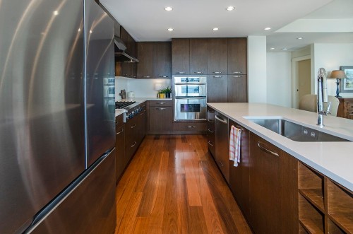 801-3335 Cypress Place, West Vancouver, BC 