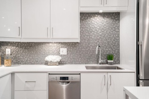 208-1425 Cypress Street, Vancouver, BC 