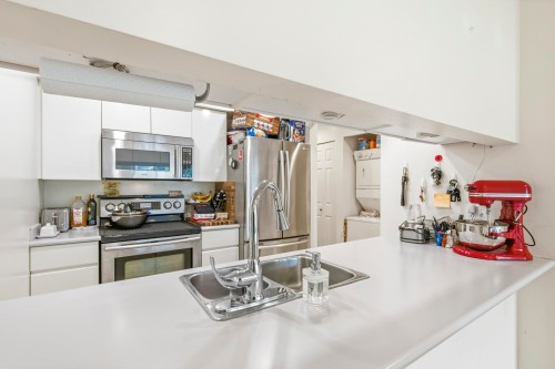 107-3280 Broadway W, Vancouver, BC 
