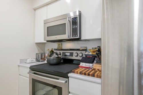 107-3280 Broadway W, Vancouver, BC 