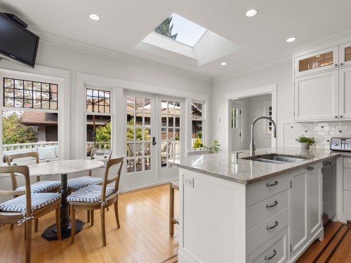 5112 Maple Street, Vancouver, BC 