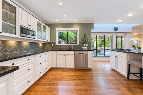 4739 Woodgreen Drive, West Vancouver, BC 