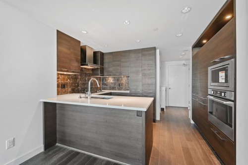 1007-7468 Lansdowne Road, Richmond, BC 