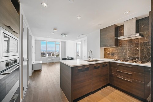 1007-7468 Lansdowne Road, Richmond, BC 
