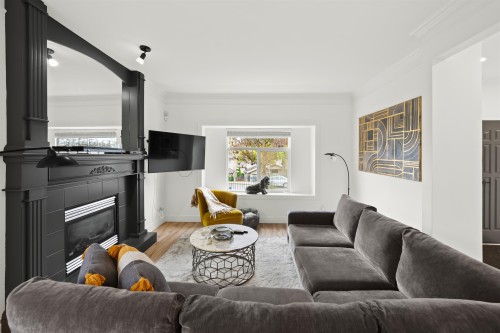 4086 Dominion Street , Burnaby, BC V5G 1C3 2
