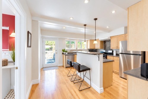 272 Osborne Road E, North Vancouver, BC 