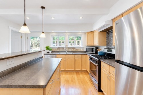 272 Osborne Road E, North Vancouver, BC 