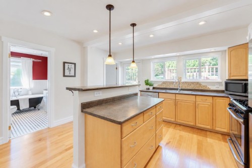 272 Osborne Road E, North Vancouver, BC 