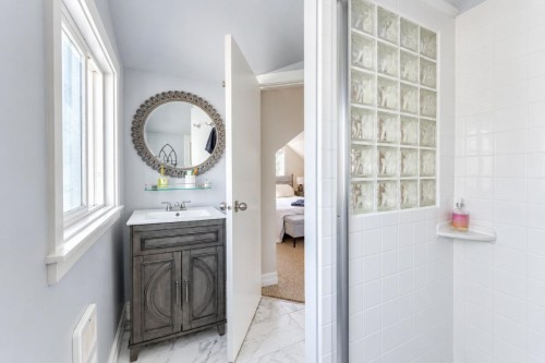 272 Osborne Road E, North Vancouver, BC 