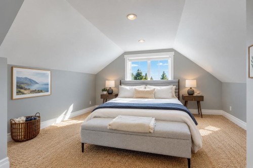 272 Osborne Road E, North Vancouver, BC 