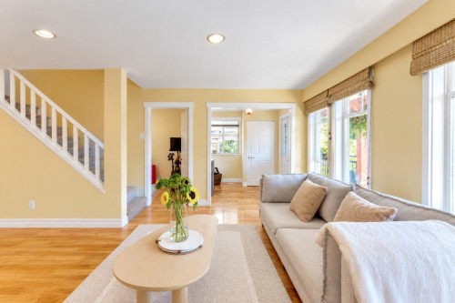 272 Osborne Road E, North Vancouver, BC 