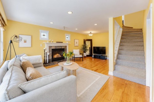 272 Osborne Road E, North Vancouver, BC 
