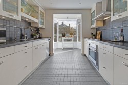 401-2628 Ash Street Vancouver, BC V5Z 4L2