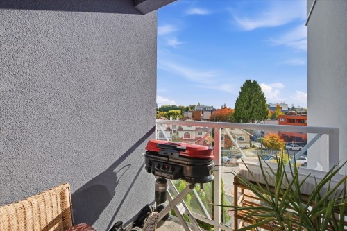 323-760 Kingsway, Vancouver, BC 