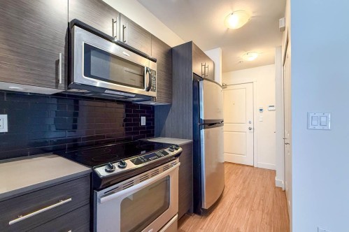302-1533 8th Avenue E, Vancouver, BC V5N 0A4 3