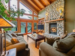 9297 Lakeshore Drive Whistler, BC V8E 0G6