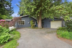 909 Seymour Boulevard  North Vancouver, BC V7J 2J7