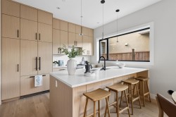 3-2017 23rd Avenue E Vancouver, BC V5N 2T9